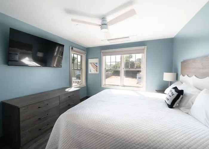 Long Beach Suites